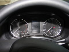 斯柯達(dá)  1.6L 手動 方向盤后方儀表盤