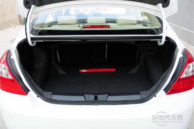 2013款 三廂 1.8L 手動(dòng)精英型