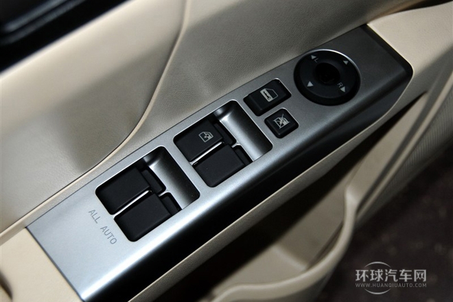 2013款 三廂 1.8L 手動(dòng)尊貴型