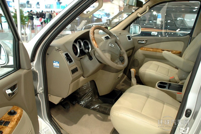 2010款 2.4L財(cái)富快車(chē)標(biāo)準(zhǔn)版M240-4G64