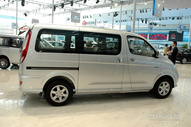 2010款 2.4L財(cái)富快車標(biāo)準(zhǔn)版M240-4G64