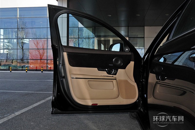 2014款 XJL 3.0 SC 兩驅(qū)旗艦商務(wù)版