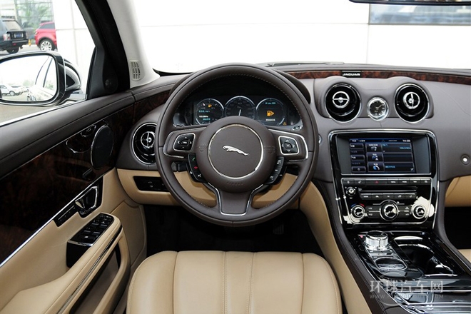 2014款 XJL 3.0 SC 四驅(qū)全景商務(wù)版