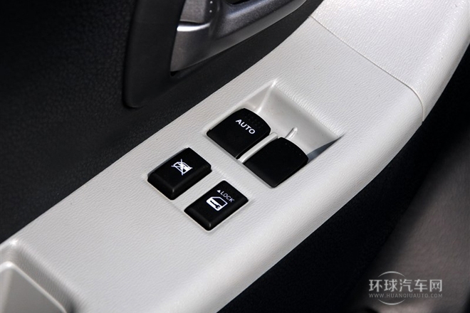 2013款 1.0L 手動(dòng)舒適型