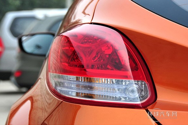 2011款 1.6L 自動尊享版
