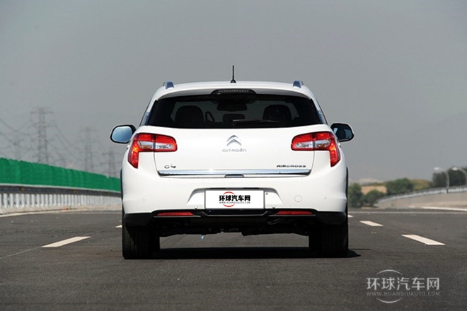 2013款 2.0L 四驅(qū)豪華版