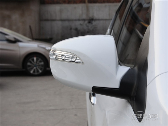 2015款 2.0L 自動(dòng)兩驅(qū)智能型 國(guó)V