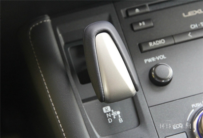 2014款 200h 1.8L 自動 領(lǐng)先版（雙色）