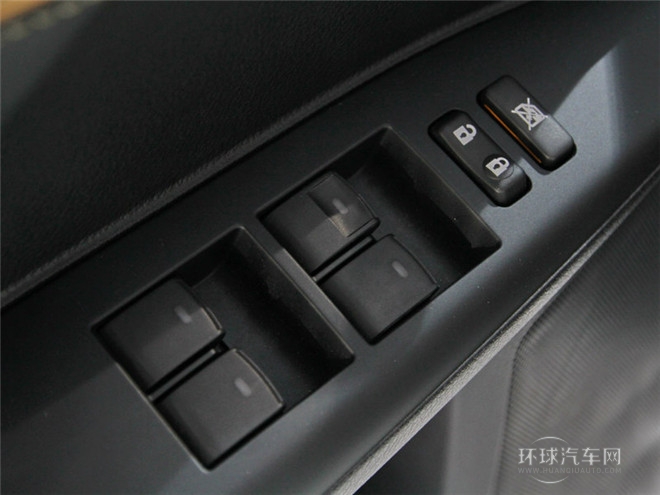 2014款 200h 1.8L 自動 領(lǐng)先版（單色）
