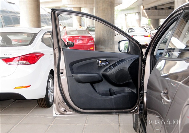 2015款 2.0L 自動兩驅舒適型 國V