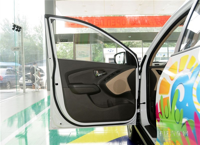 2015款 2.4L 自動(dòng)四驅(qū)領(lǐng)先型 國(guó)V