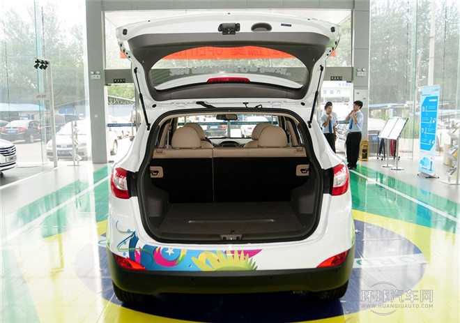 2015款 2.4L 自動四驅(qū)領(lǐng)先型 國IV