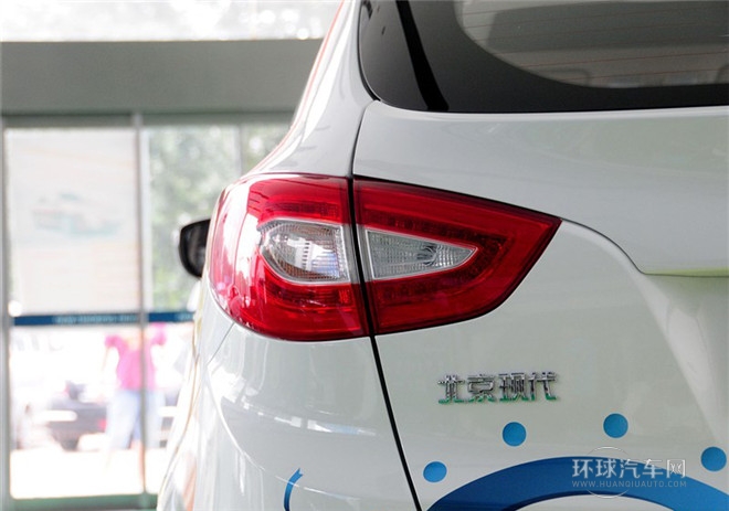2015款 2.4L 自動(dòng)四驅(qū)領(lǐng)先型 國IV