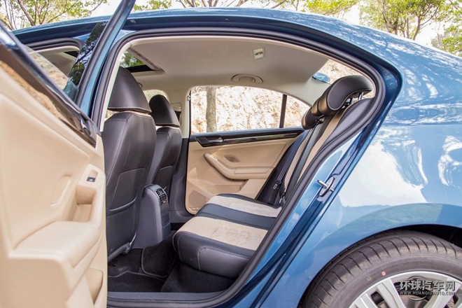 2015款 230TSI 自動(dòng)舒適型