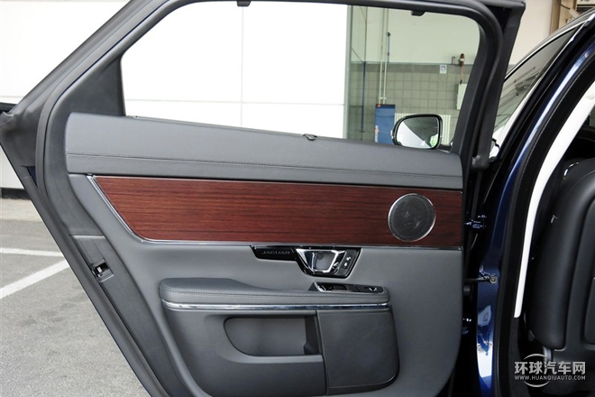 2015款 XJL 2.0T 兩驅(qū)典雅商務版